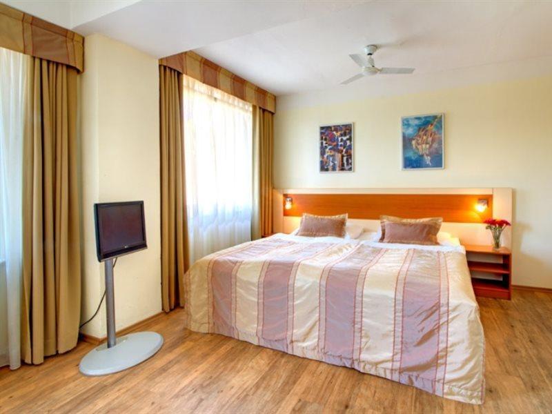 Otel Aida 4*
